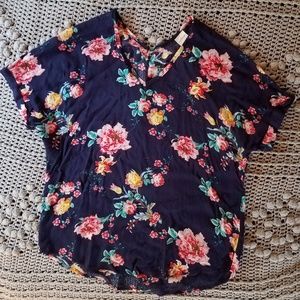 Kaileigh navy V-neck top S